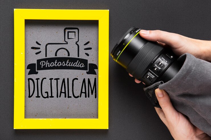 PSD cámara al lado del marco con logotipo de estudio