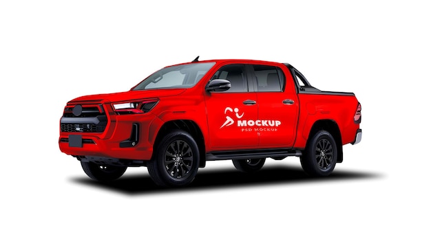 Una camioneta Toyota Hilux roja aislada sobre un fondo blanco