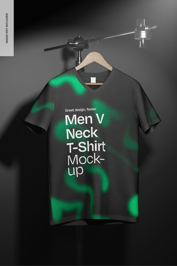 PSD la camiseta de cuello v de los hombres en la maquillaje de estudio oscuro