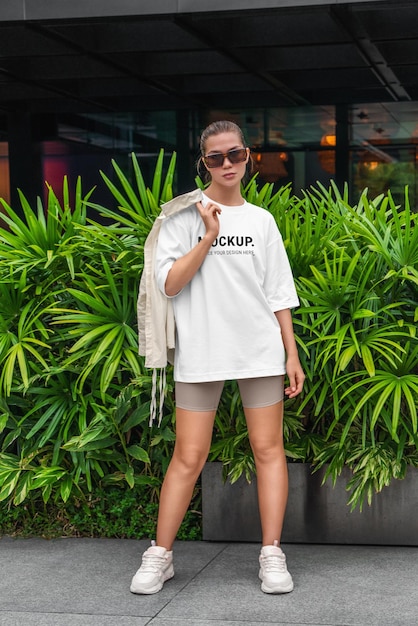 Camiseta Maqueta de camiseta de chica muestra estética de gran tamaño