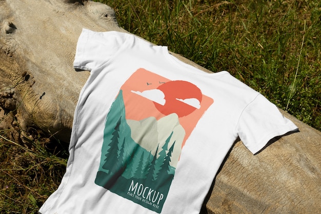 PSD camiseta na natureza