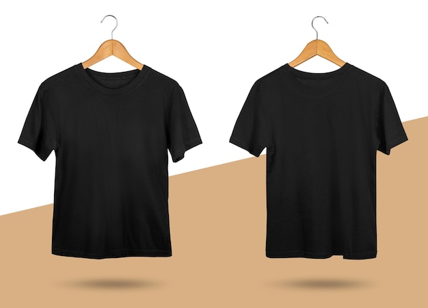 PSD camiseta negra en blanco simulada con percha aislada sobre fondo blanco vista frontal y posterior