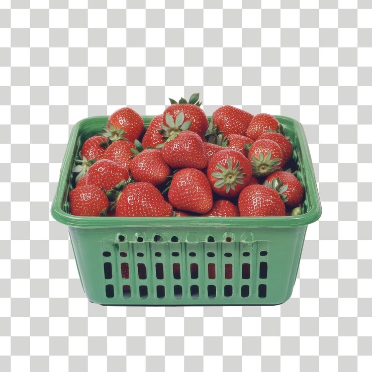 una canasta verde de fresas con un fondo blanco