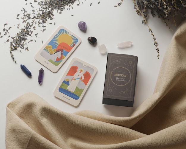 Carta del tarot en una maqueta de estudio