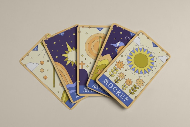 PSD cartas del tarot en arreglo de estudio.