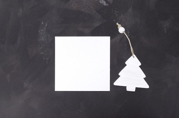 PSD carte carrée de maquette minimaliste de noël sur tableau noir