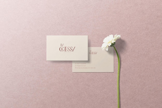 PSD carte de visite de maquette psd design élégant avec fond rose fleur