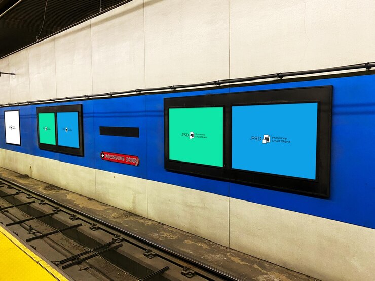 PSD cartelera letrero cartel banner anuncio publicidad estación metro tren autobús maqueta mostrar pared signo