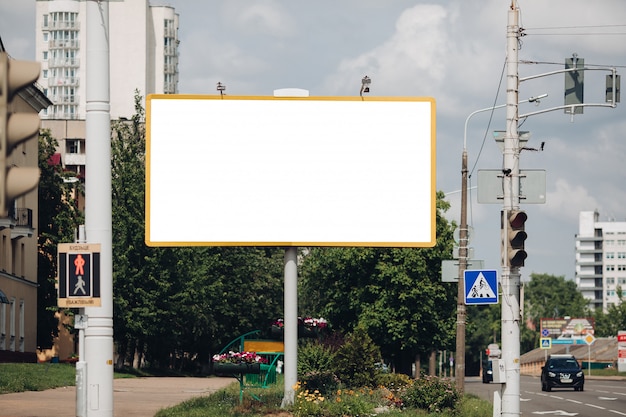 Cartellone con superficie vuota per la pubblicità