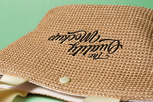 PSD cartera con mockup de texto bordado