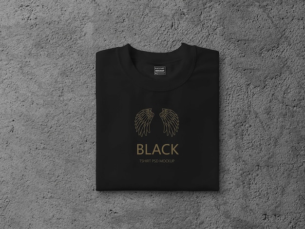 Cerca de la maqueta de camiseta negra doblada