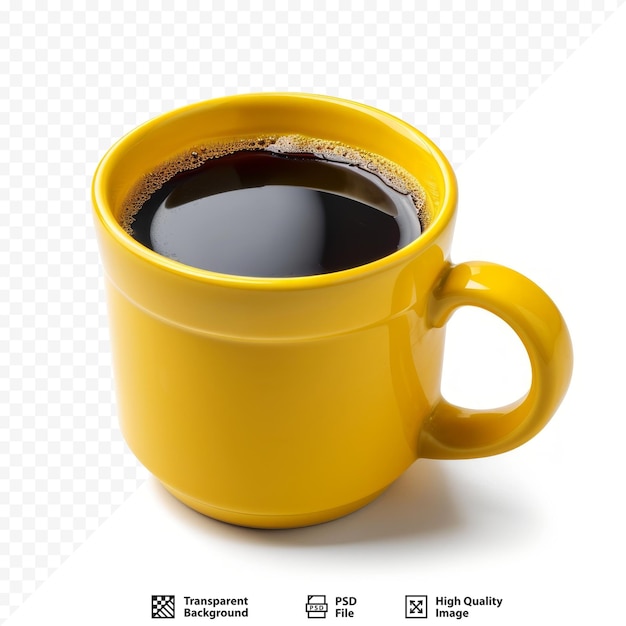 Cerca de una taza amarilla de café negro aislado en un fondo blanco aislado con un camino de recorte Una taza de café
