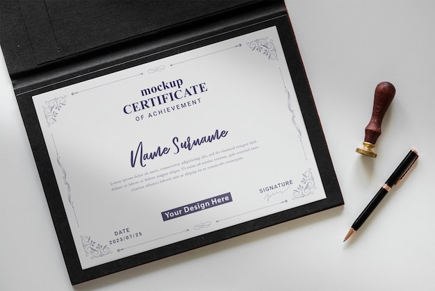 Certificado horizontal a4 con maqueta de bolígrafo de firma.