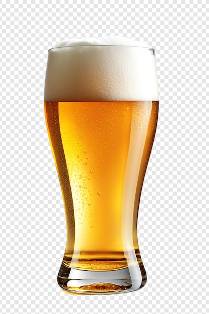 PSD cerveza realista con taza de cerveza png aislada sobre un fondo transparente