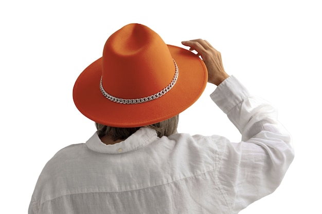 Chapeau à la mode isolé