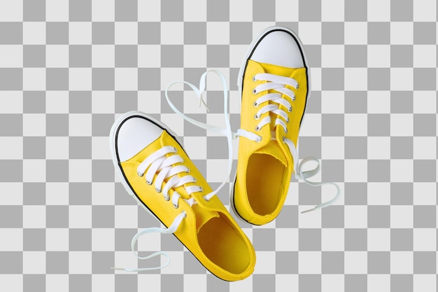 Chaussures d'été Sneakers jaunes avec des lacets blancs disposés en forme de cœur parfaits pour les projets créatifs isolés sur PNG blanc