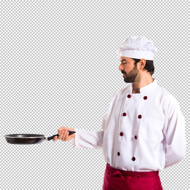 Le chef tient la poêle à frire.