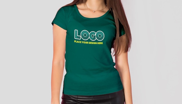 PSD une chemise verte avec un logo dessus qui dit 