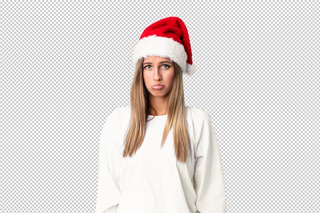 Chica rubia con sombrero de navidad triste