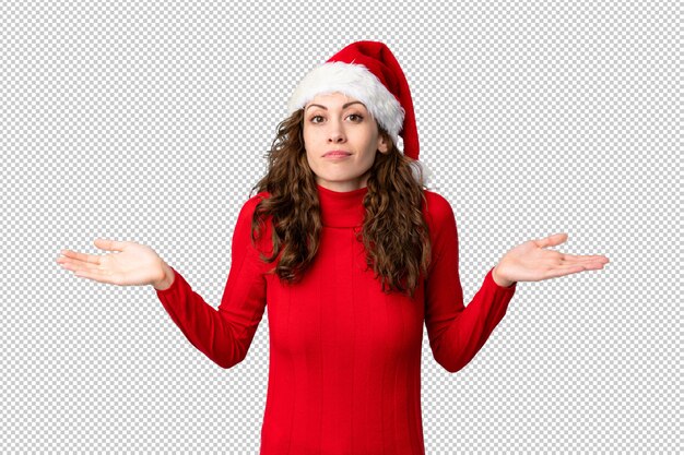 Chica con sombrero de navidad teniendo dudas y con expresión de la cara confusa