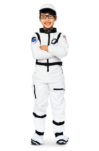 PSD chico joven en retrato de estudio de vestuario de astronauta