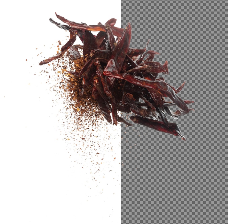 PSD chilli rojo caliente seco cae explosión chilli rojo seco flota explotar nube abstracta volar mezclar polvo molido chilli salpicaduras lanzando en aire fondo blanco aislado obturador de alta velocidad congelar