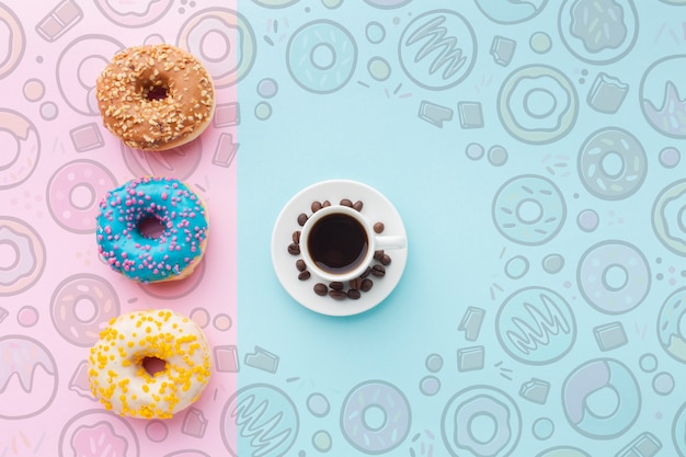 Ciambelle colorate e caffè nero
