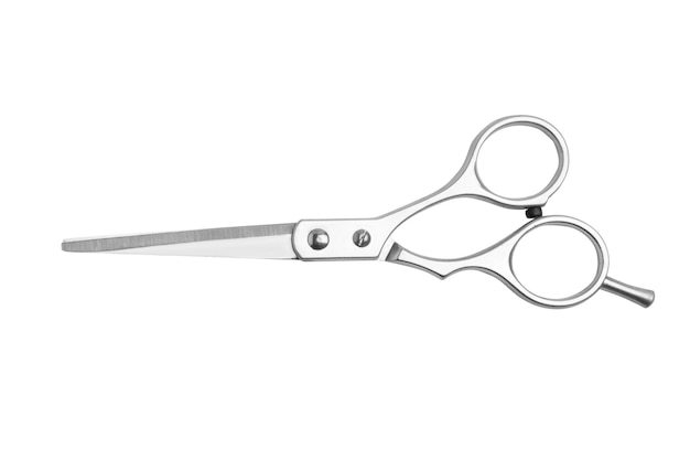 Ciseaux professionnels pour couper les cheveux sur fond blanc