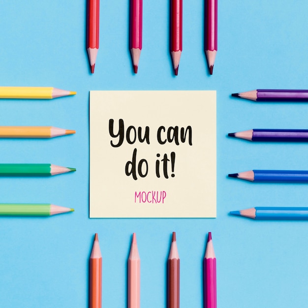 Citation de motivation vue de dessus avec maquette