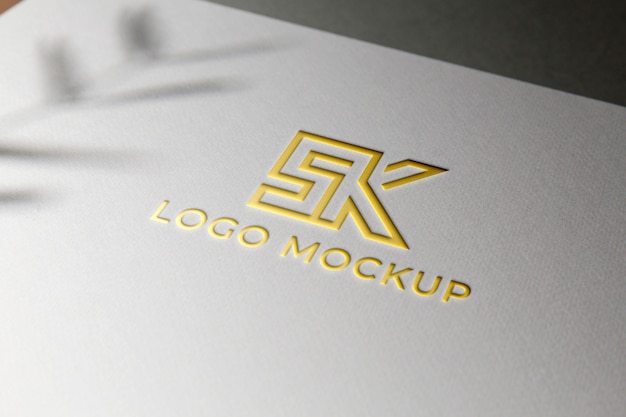 Close-up em mockup de logotipo de recorte