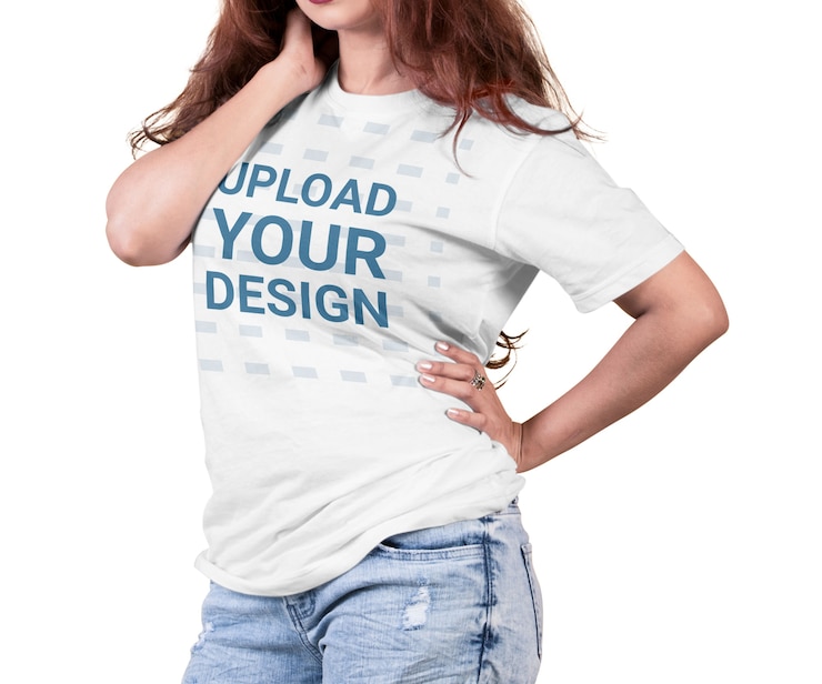 PSD close-up feminino vestindo maquete de camiseta isolada