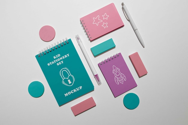 Coleção de produtos de papelaria para crianças