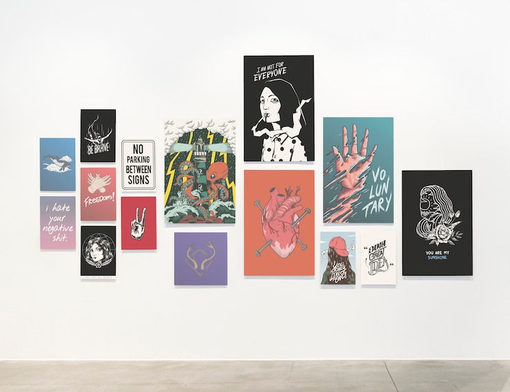 PSD une collection d'affiches motivationnelles sur un mur