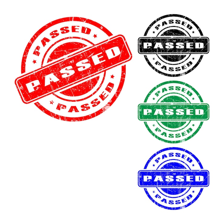 PSD collezione di distintivi stampati round grunge design in rosso nero verde e blu