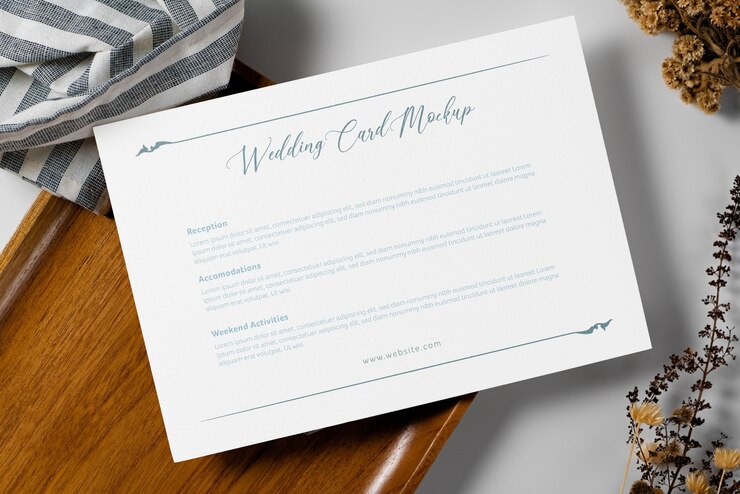 PSD composição de casamento elegante com madeira e artigos de papelaria
