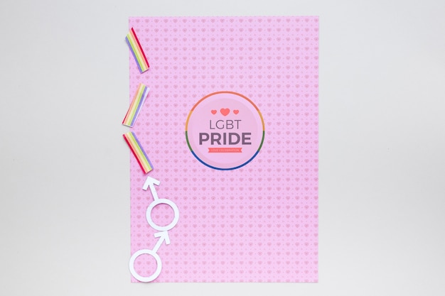 PSD composición flat lay de lgbt pride con plantilla de papel