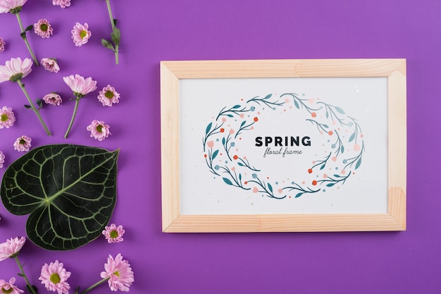 Composición de marco floral para la primavera