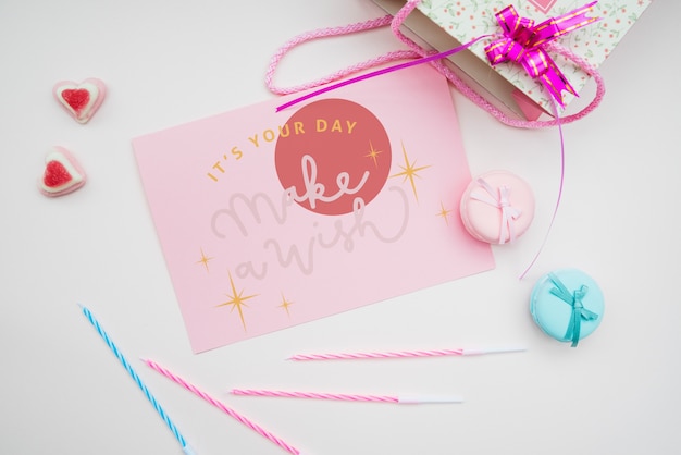 PSD composición de mockup de tarjeta de cumpleaños