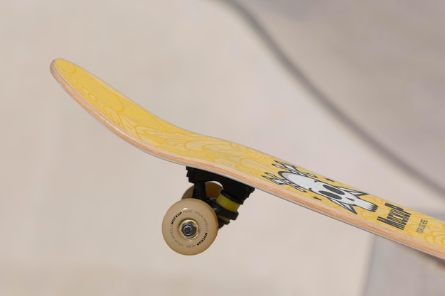 Composizione con mock-up skateboard