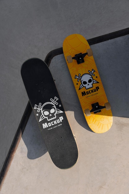 Composizione con skateboard mock-up