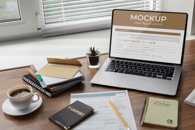 Composizione della domanda di visto con laptop mock-up