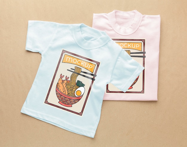 Composizione mock-up di t-shirt giapponese piatta laici