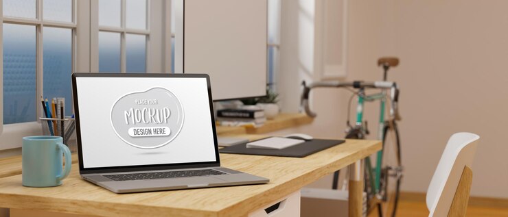 PSD computadora con pantalla de maqueta en la mesa de oficina