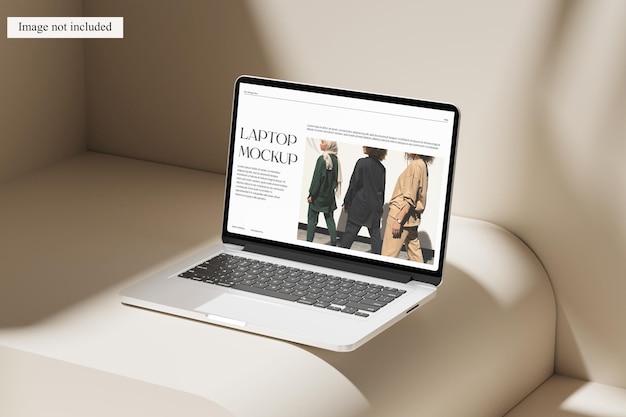 una computadora portátil con una página web en la pantalla y la palabra macbook en la pantalla