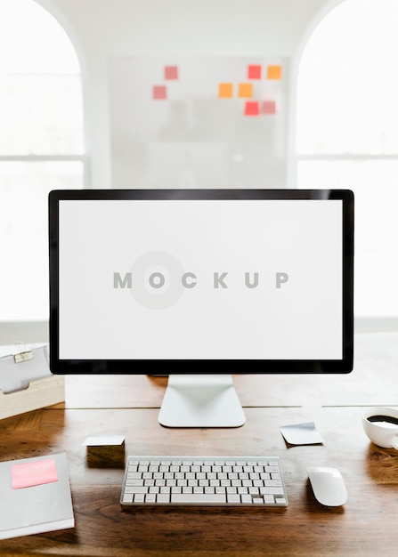 Computer-Laptop-Bildschirmmodell im Wohnzimmer