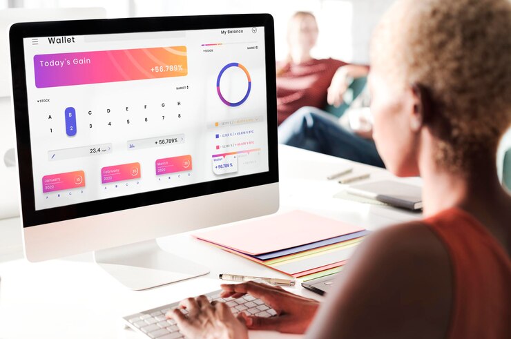 PSD computer screen mockup woman working psd
