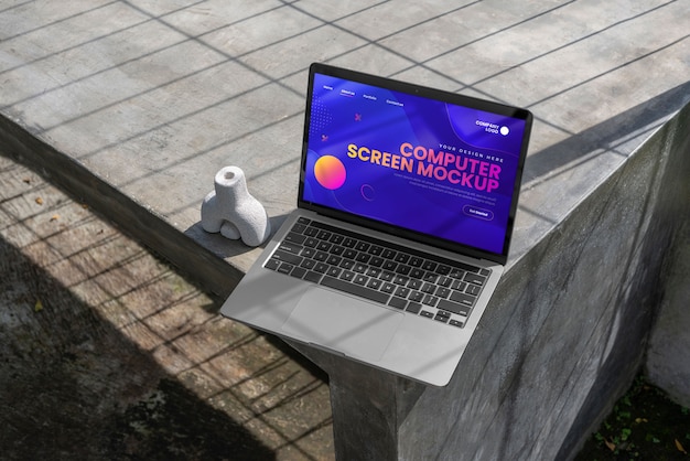 Computer sul design del mockup delle scale
