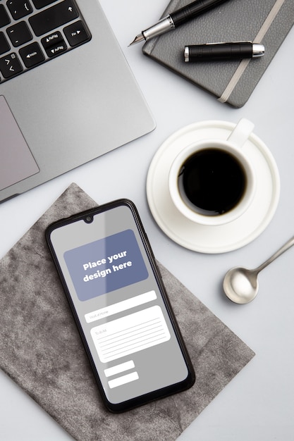 PSD concept de bureau vue de dessus avec smartphone