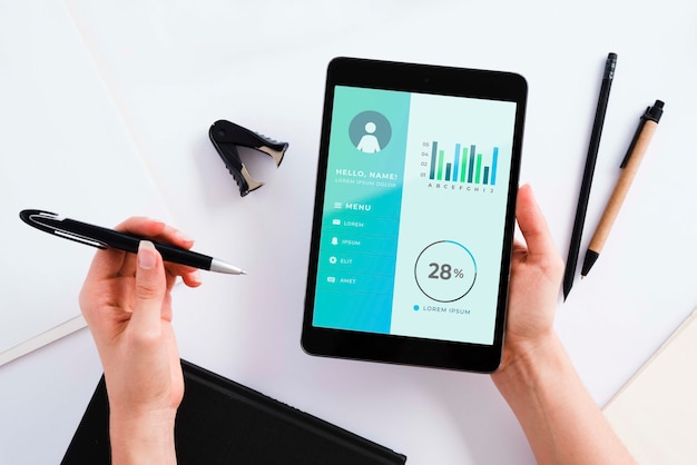 PSD concept de bureau vue de dessus avec tablette