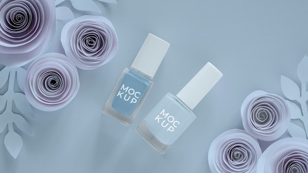PSD conception de fleurs en papier blanc avec maquette de vernis à ongles